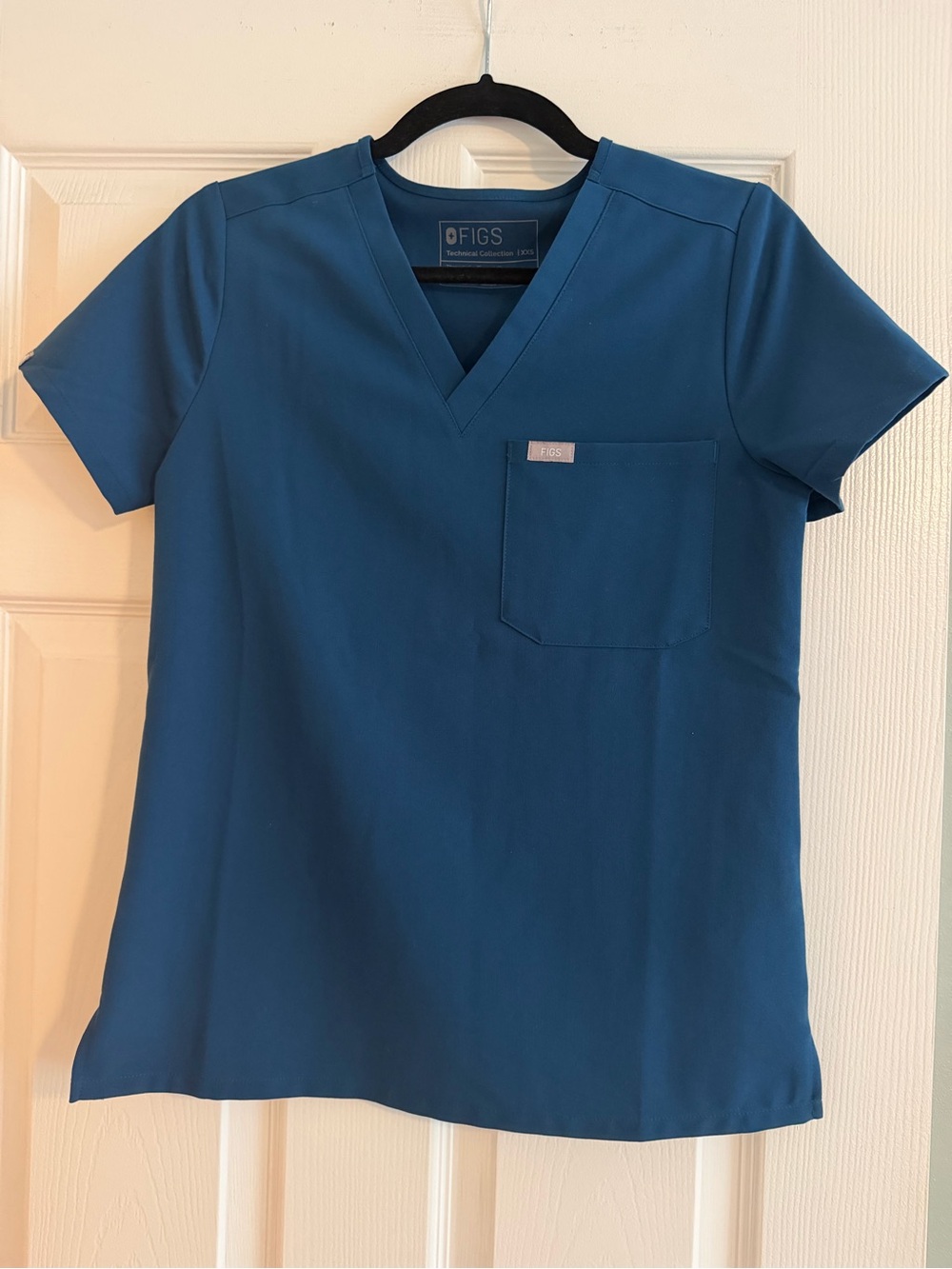 FIGS Women's Catarina Short-Sleeve V-Neck Scrub Top in Deep Reef